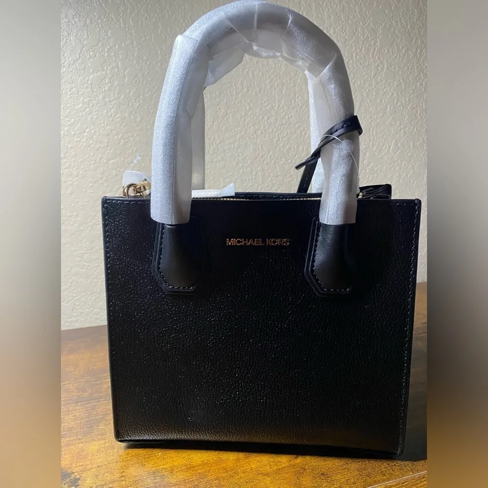 Michael Kors medium Mercer purse in black